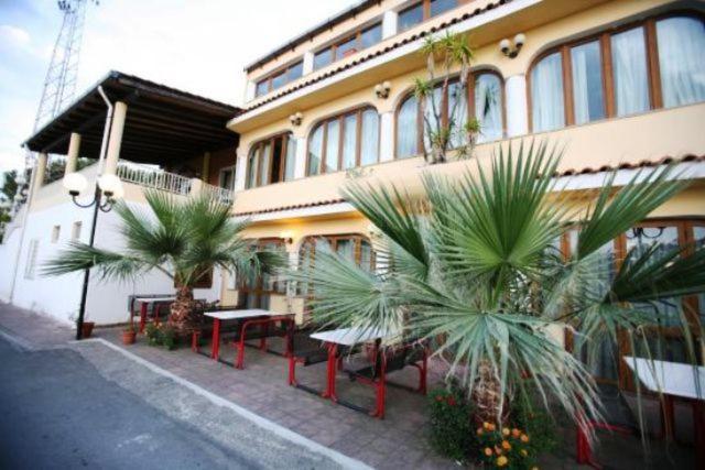Hotel All'Antico Pozzo Барчеллона-Поццо-ди-Готто Экстерьер фото