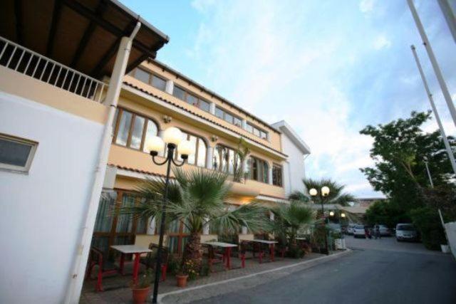 Hotel All'Antico Pozzo Барчеллона-Поццо-ди-Готто Экстерьер фото