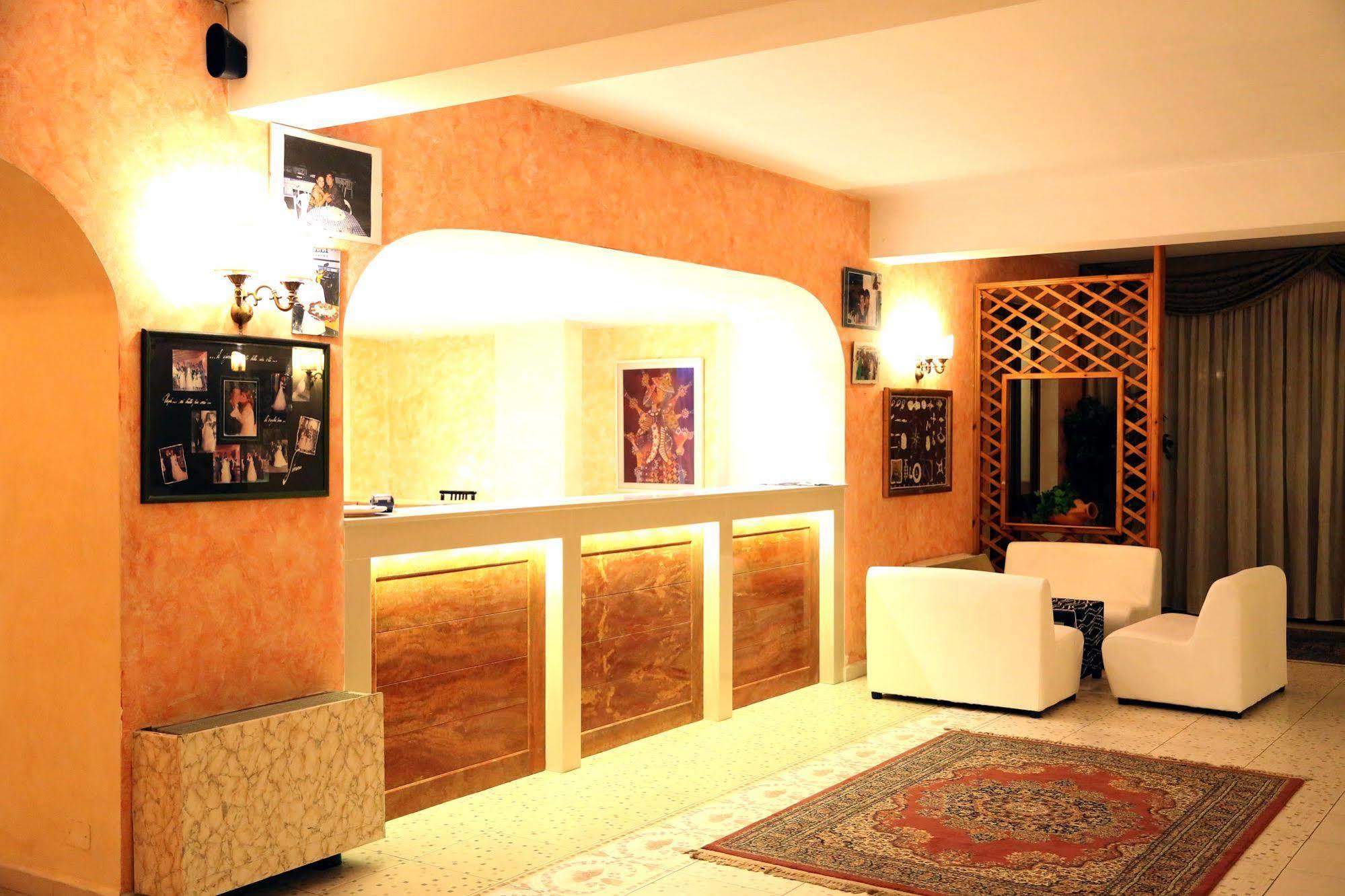 Hotel All'Antico Pozzo Барчеллона-Поццо-ди-Готто Экстерьер фото